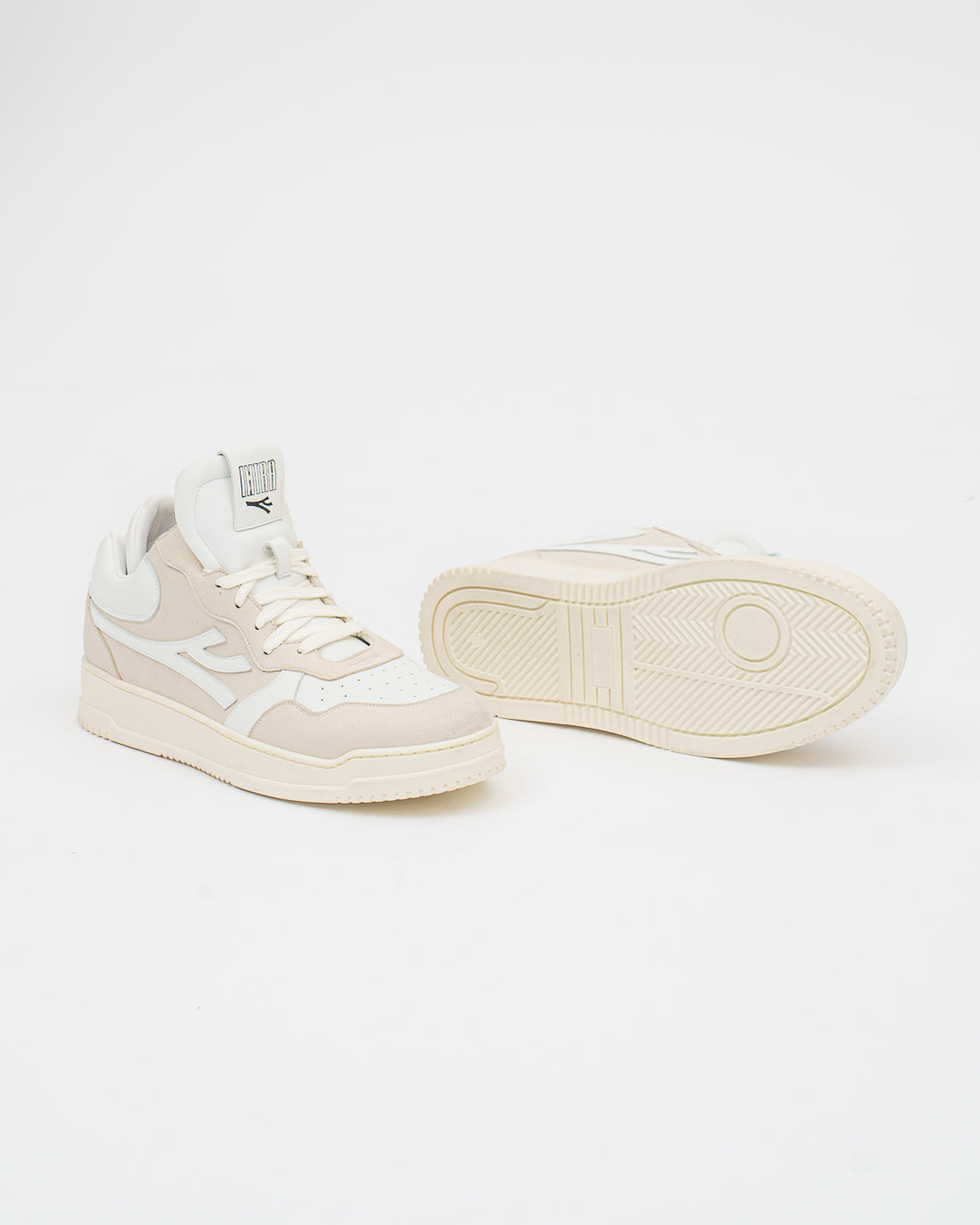 Cosmos - Sneakers in Beige